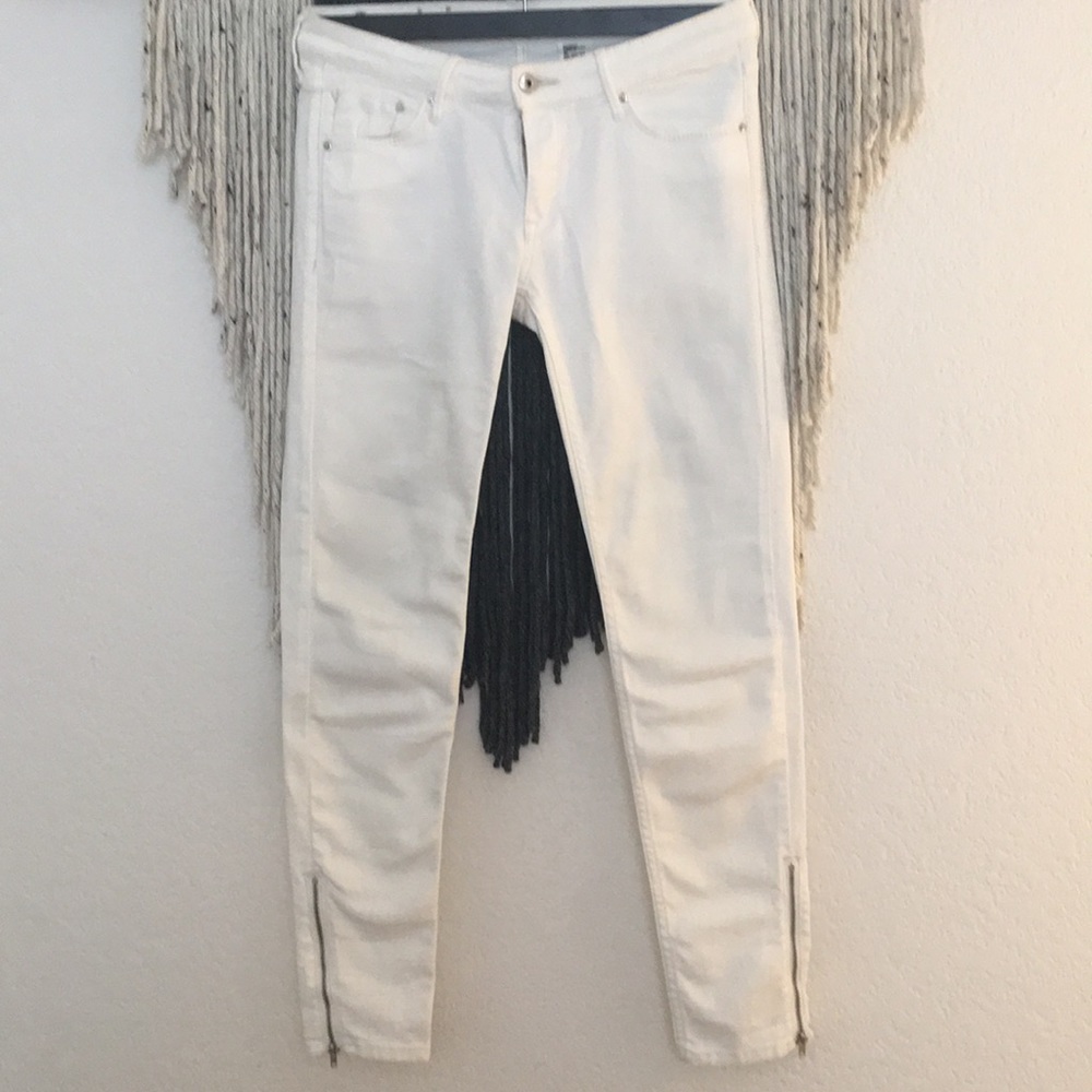 H&M white fitted jeans